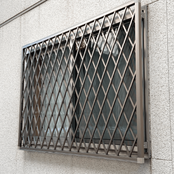 神戸市垂水区：外壁を傷つけず、面格子をリフォームした事例